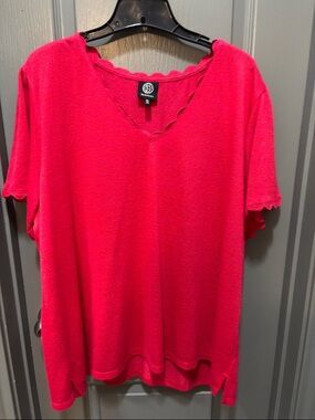 Lightweight summer sweater with scalloped trim